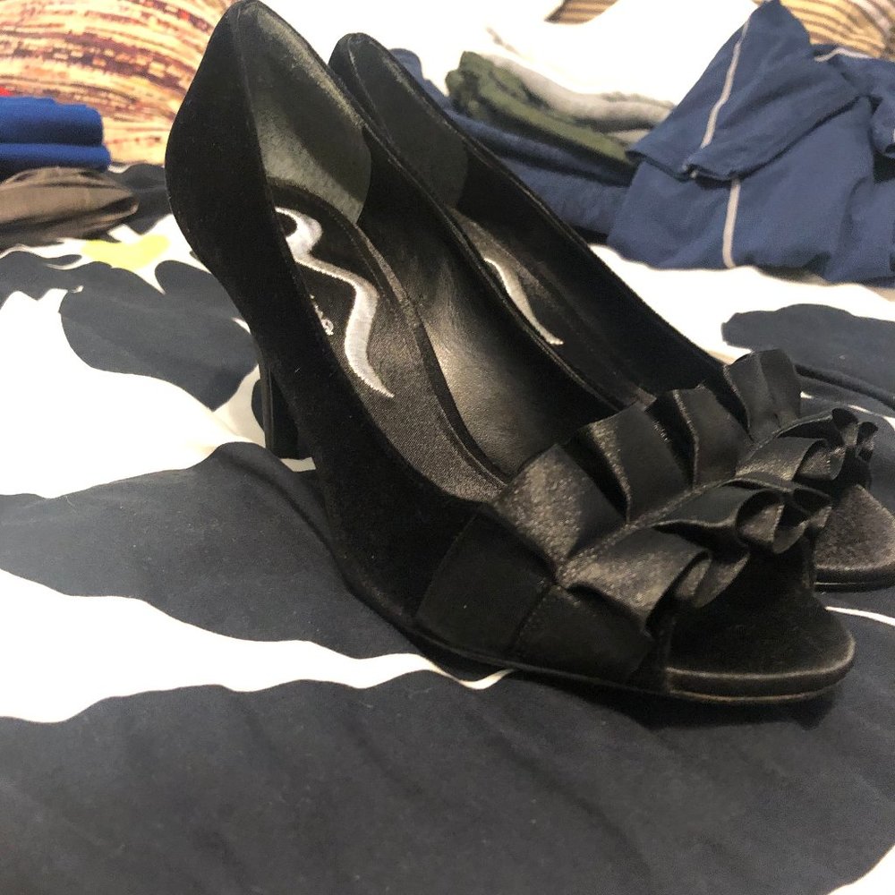 elegant black heel